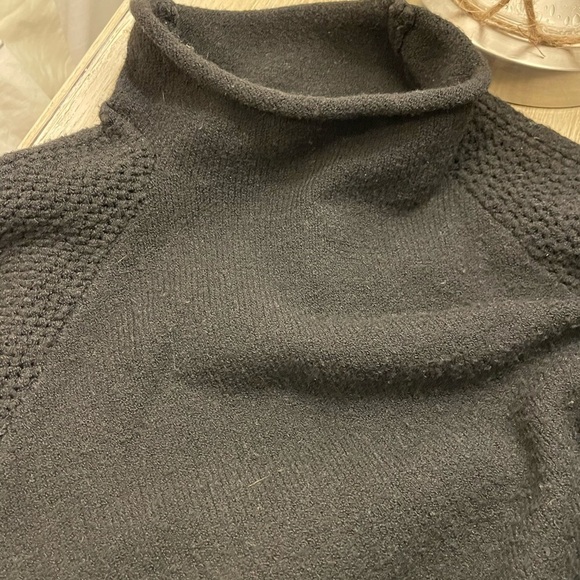 Jessica Simpson Turtleneck Sweater - Picture 3 of 4